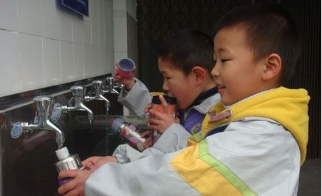 �����Զֱ��ˮ�豸�ܵ�ѧУ���� ��ѧУʦ����ˮ��ȫ�б���