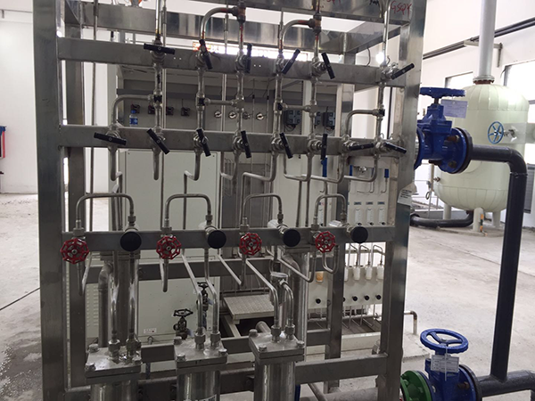 �ں���Ȼ���ȵ�������Ŀ��ˮȡ��װ�ù��̰���